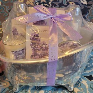Brand NEW! Body & Earth Lavender Spa Bath Set Gift Basket w/Decorative Tub